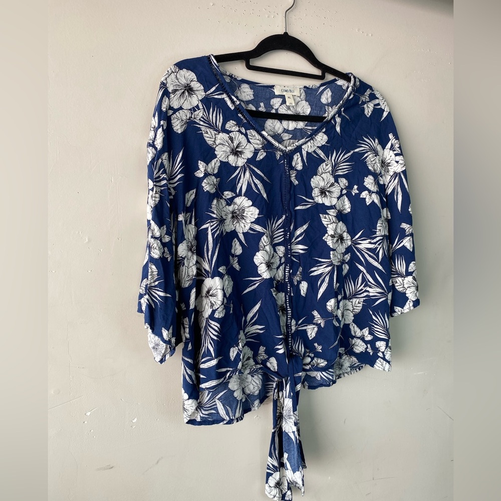 Como Blu Floral Blue & White Tie-Front Blouse | Size XL | Tropical Hibiscus Top - Picture 3 of 7